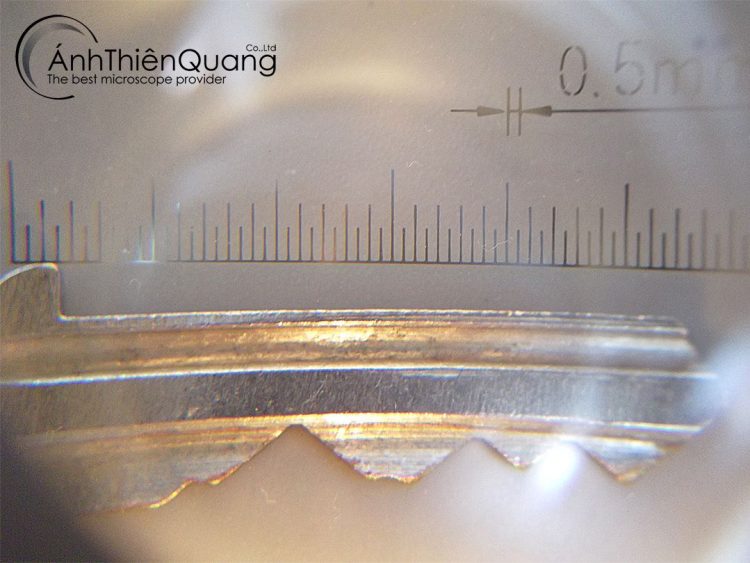 Kính lúp HL1030R kinh-lup-hl1030r-3